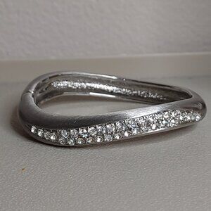 Pretty 7 Inch Silver Tone And Clear Hinged Metal Bracelet